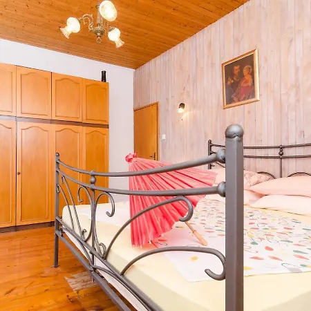 Villa Vino Vecchio 빌라 그루다