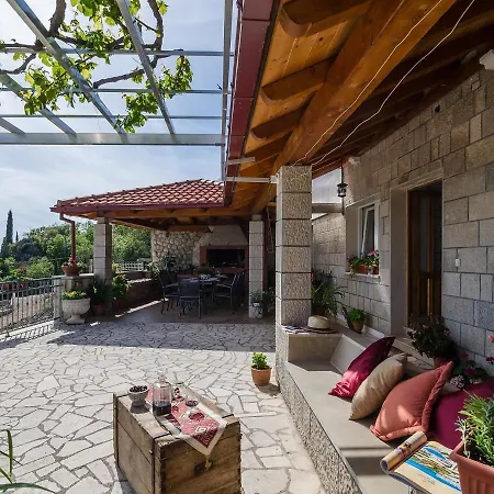 Villa Vino Vecchio 빌라 그루다